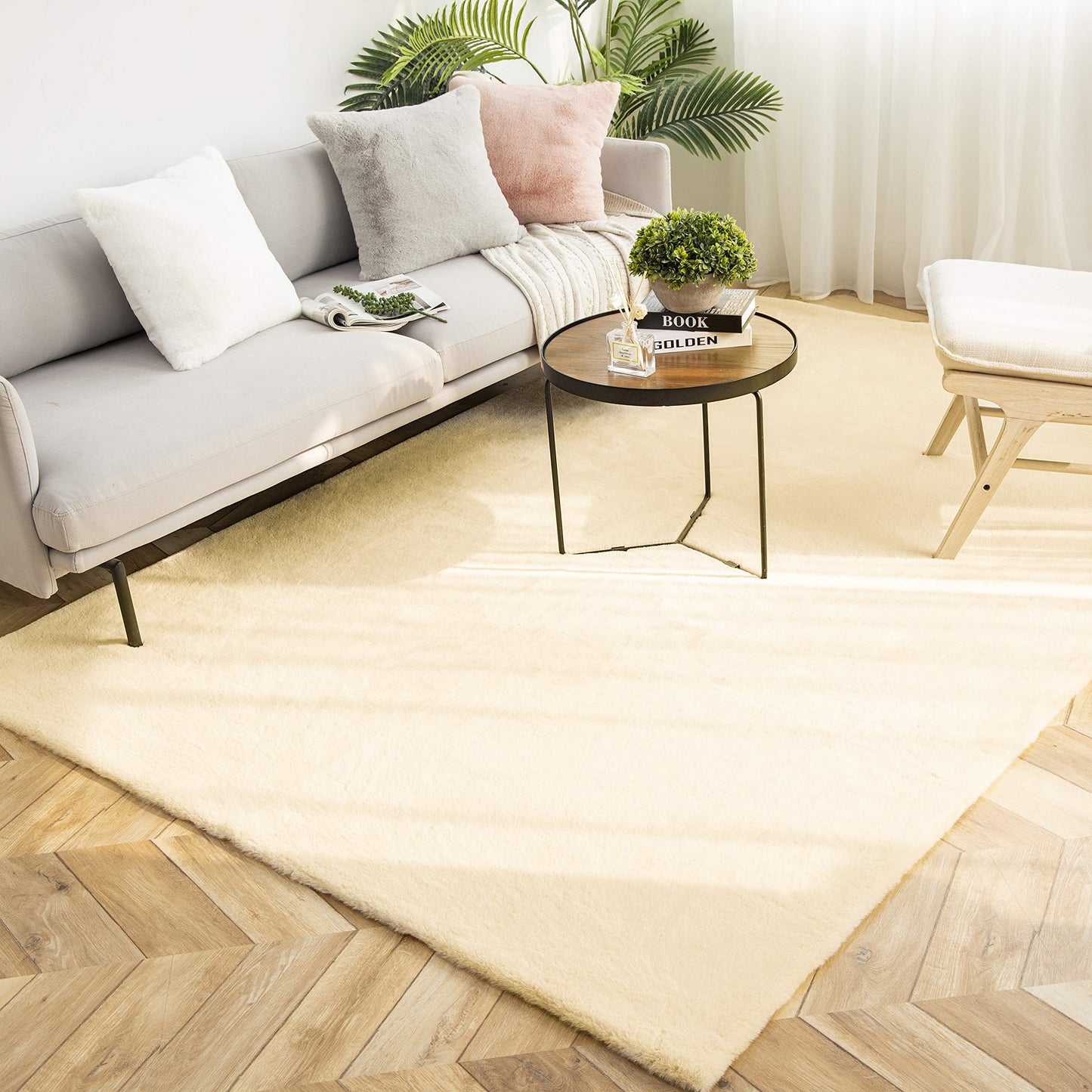 Ashler Faux Fur Rug, Ultra Soft Faux Rabbit Fur, Beige Area Rugs, 3 x 3 Feet Round, Machine Washable Nursery Decor Throw Rugs for Bedroom, Kids Room, Living Room BST326H