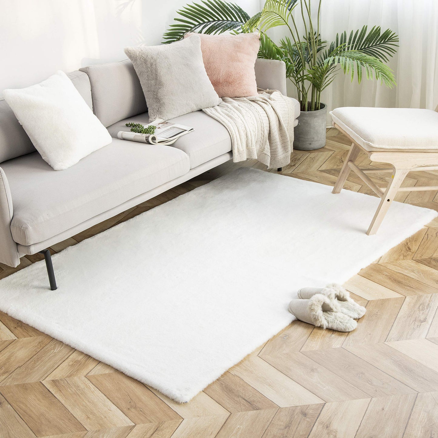 Ashler Faux Fur Rug, Ultra Soft Faux Rabbit Fur, Beige Area Rugs, 3 x 3 Feet Round, Machine Washable Nursery Decor Throw Rugs for Bedroom, Kids Room, Living Room BST326H