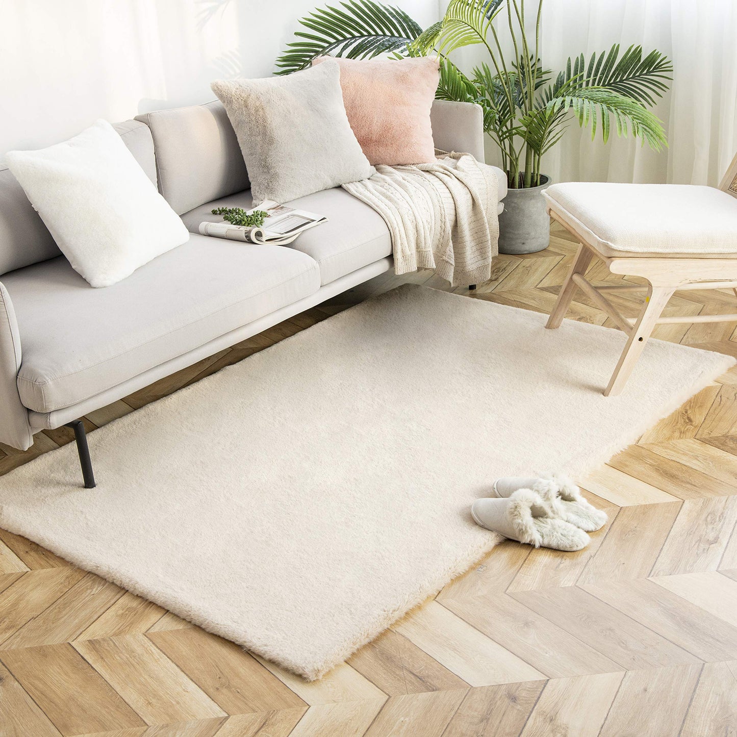 Ashler Faux Fur Rug, Ultra Soft Faux Rabbit Fur, Beige Area Rugs, 3 x 3 Feet Round, Machine Washable Nursery Decor Throw Rugs for Bedroom, Kids Room, Living Room BST326H