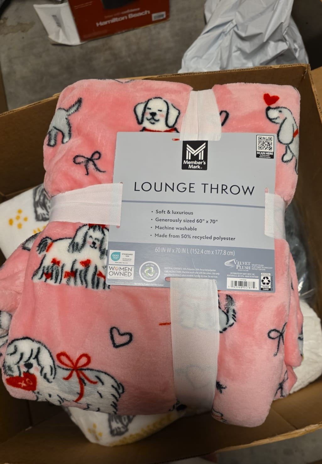 Member's Mark Lounge Throw Love Dogs, 60"x70" 51
