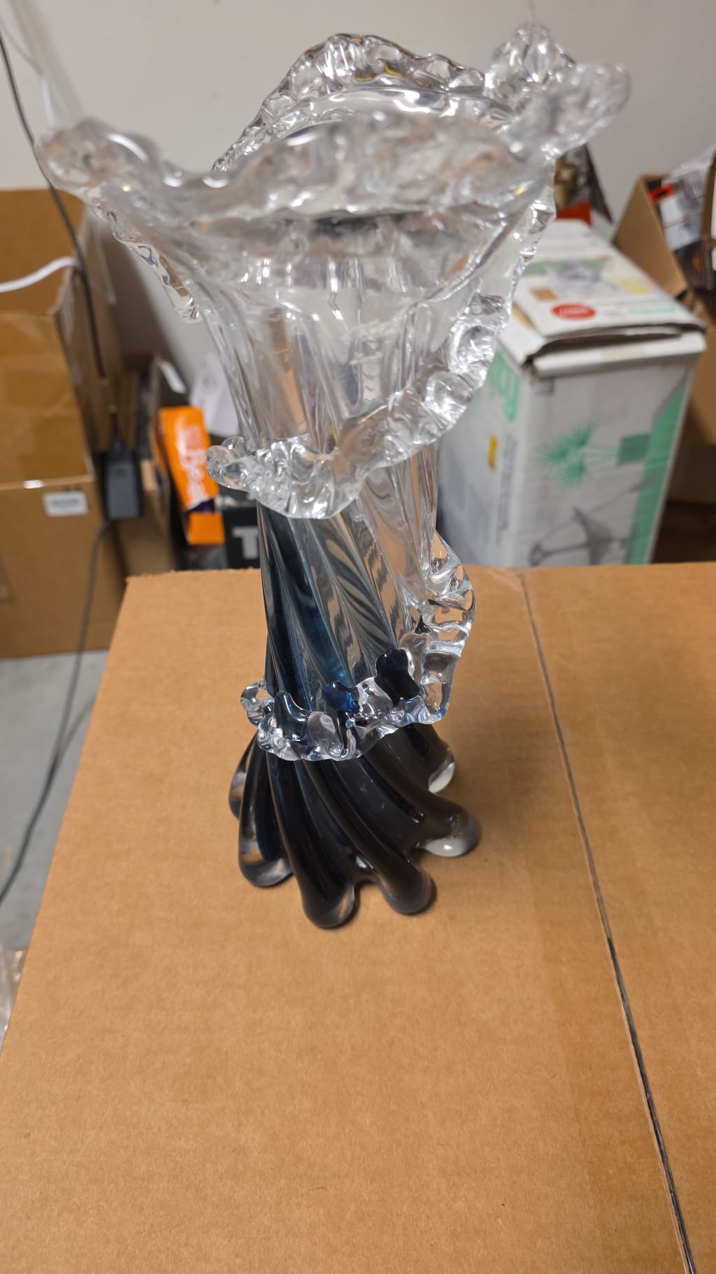 Blue White Clear Wave Vases Gradient 101