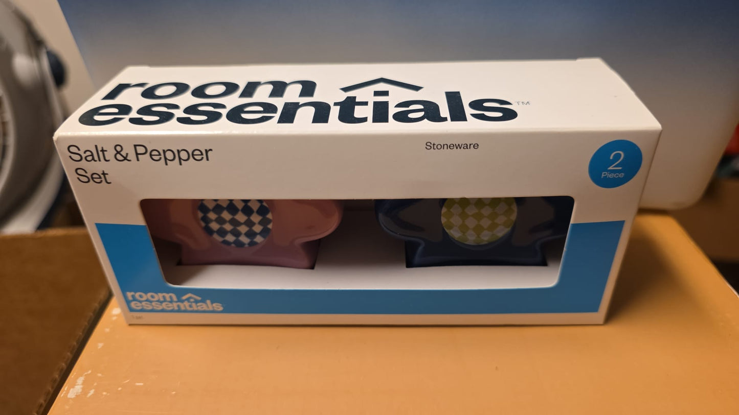 Room Essentials Flower Salt and Pepper Shaker Set 102a
