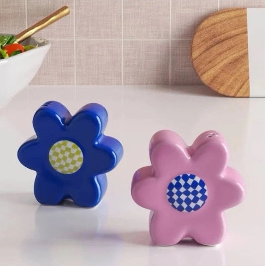 Room Essentials Flower Salt and Pepper Shaker Set 102a